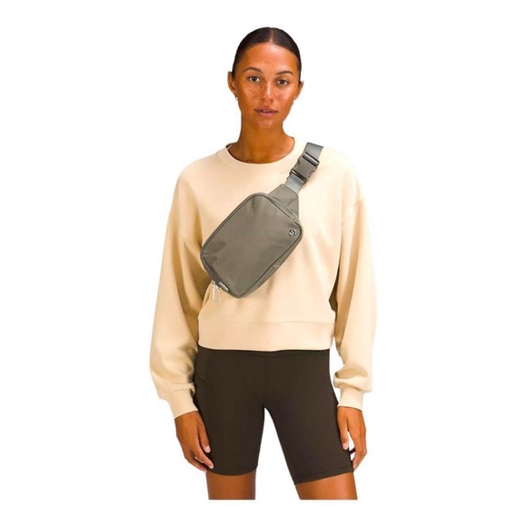 NWOT lululemon Everywhere Belt Bag LARGE 2 Liter Unisex - Picture 4 of 13